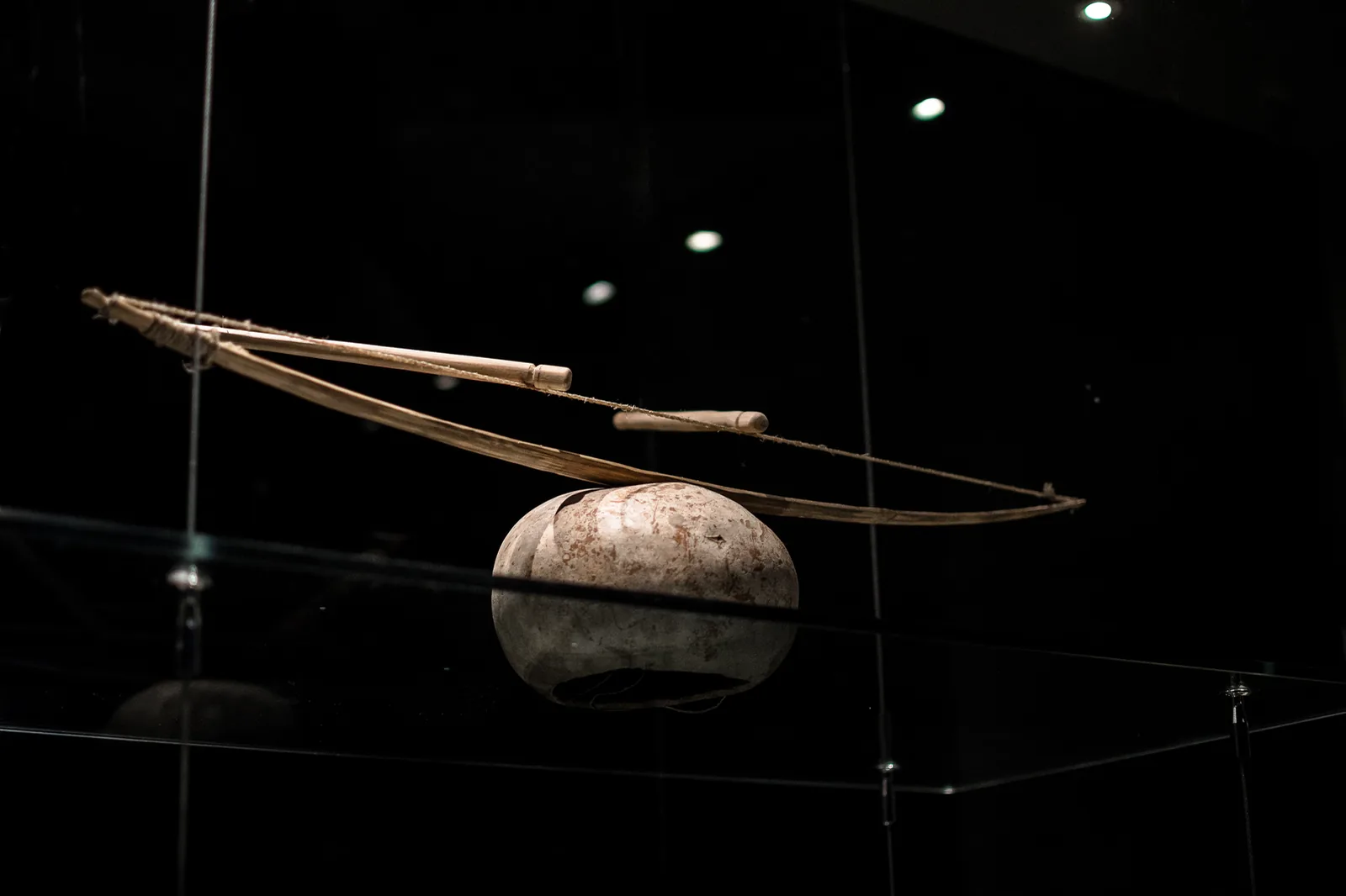 Detalle de pieza suspendida de Arte Indígena — colección INPI.