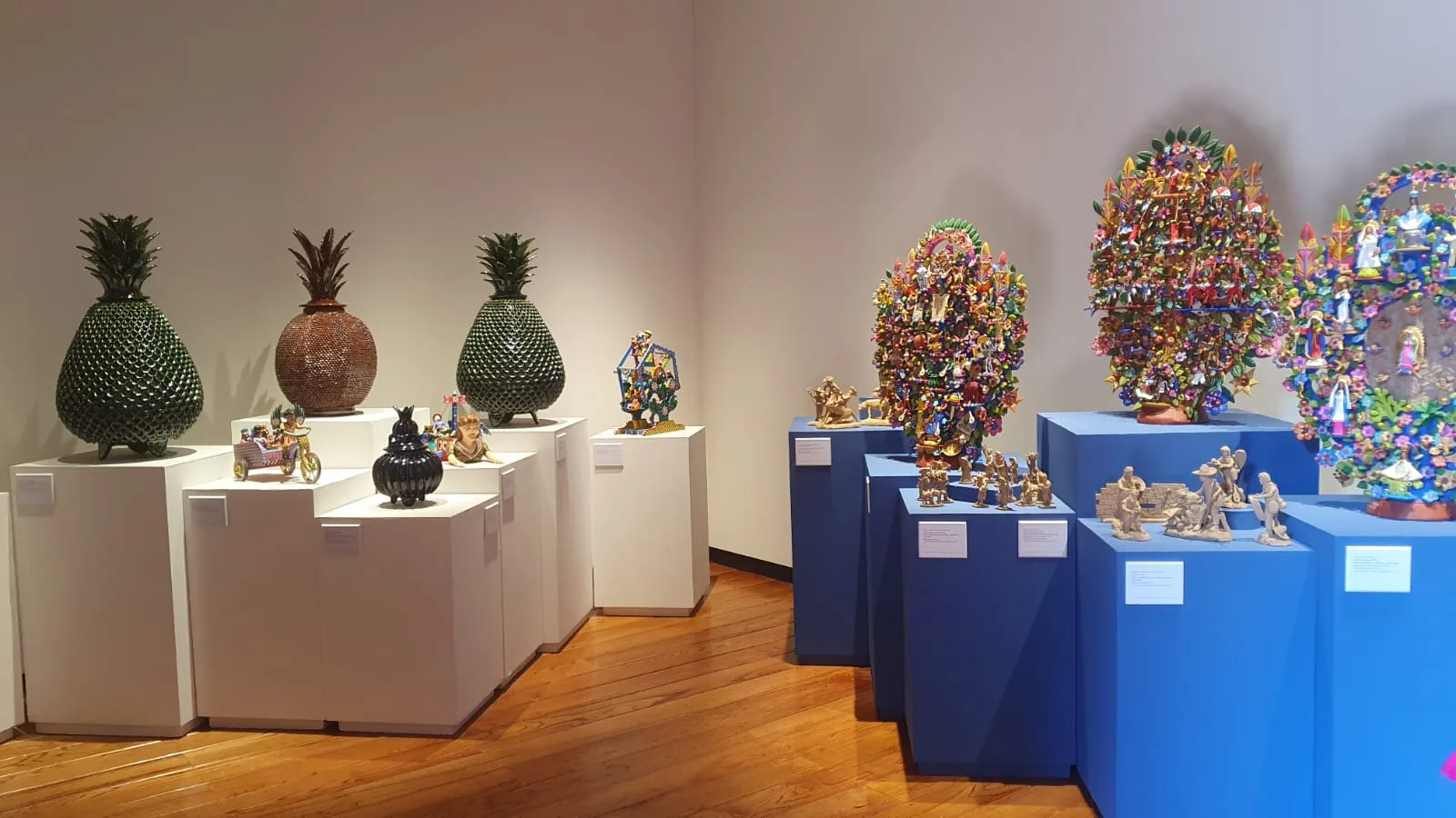 Créditos de producción museográfica proyectados en sala.