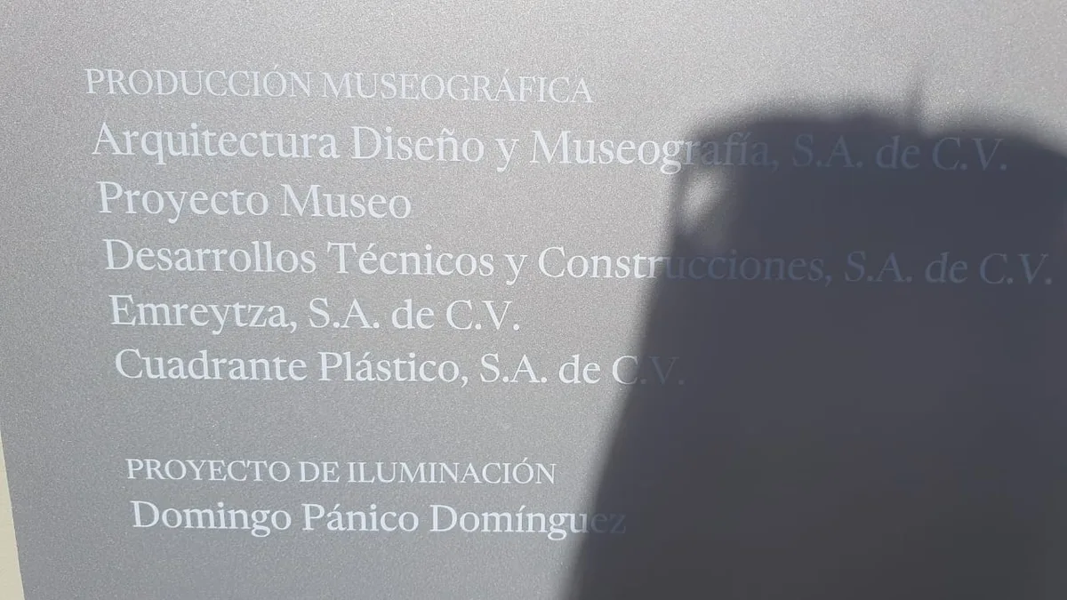 Panel de interpretación integrado a la circulación.