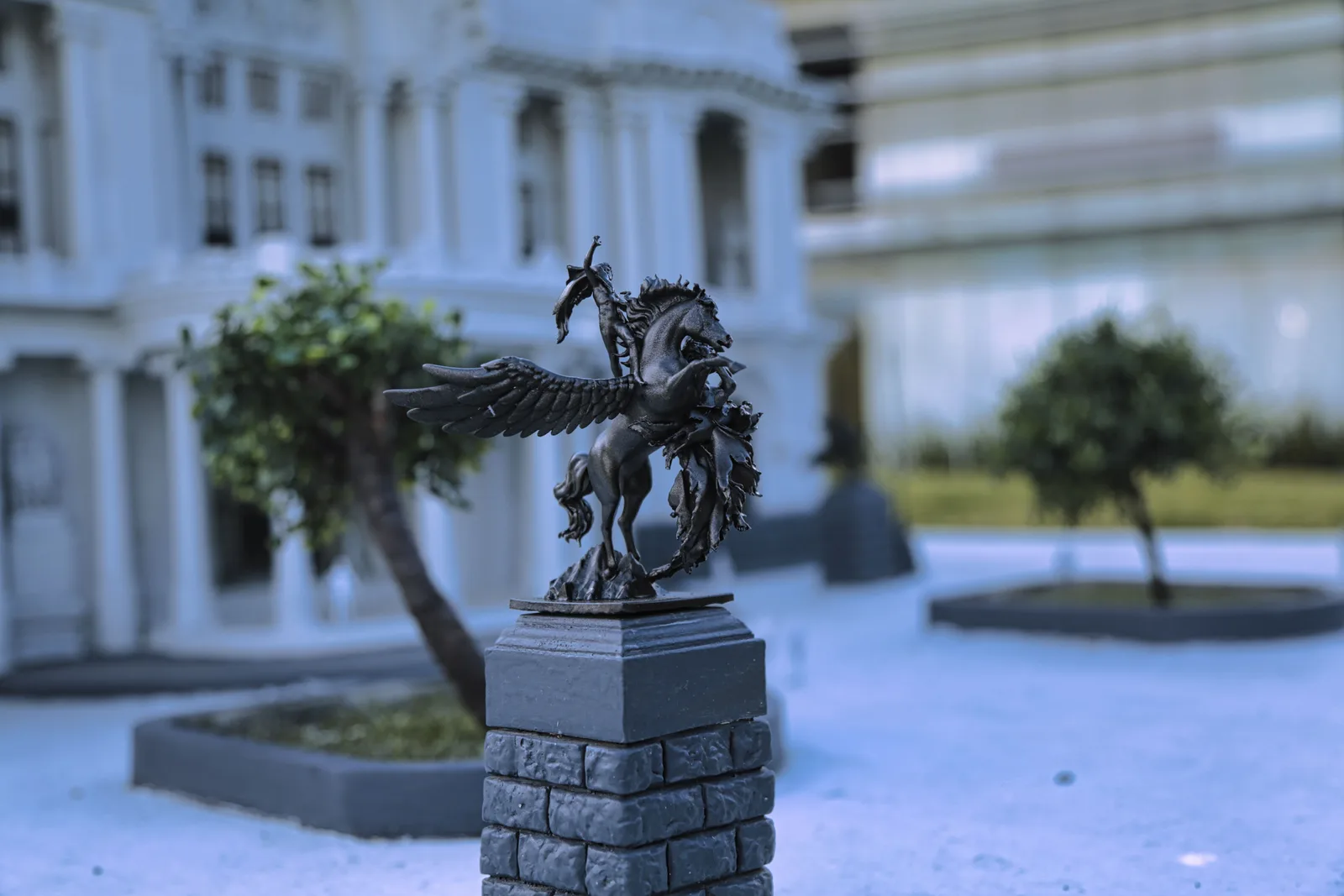 Detalle de una escultura en miniatura dentro del recorrido del Parque Paseo de Gigantes.